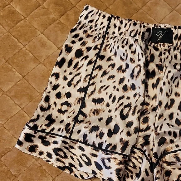 Women's silk cheetah print shorts - Picture 4 of 4